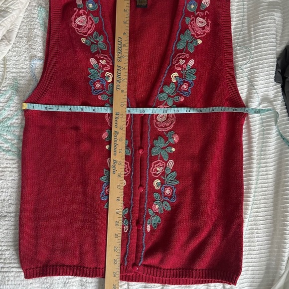 Eddie Bauer Vintage Red Floral Embroidered Cotton Button Front Sweater Vest L - Picture 3 of 5